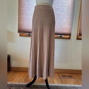 Banana Republic tan knit S skirt